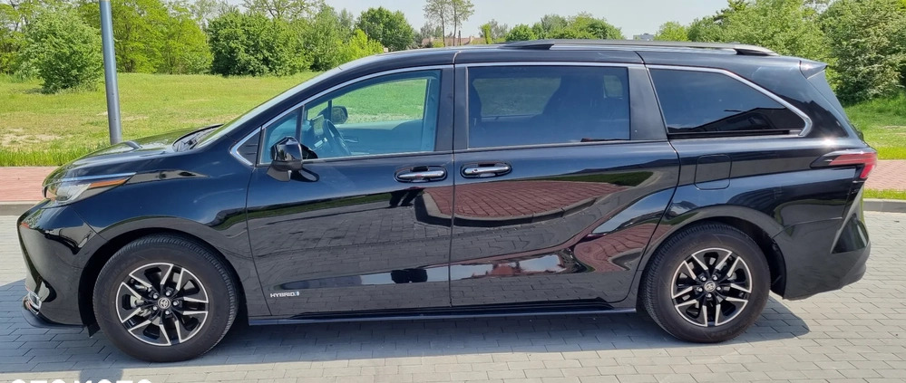 Toyota Sienna cena 214000 przebieg: 45000, rok produkcji 2021 z Turek małe 254